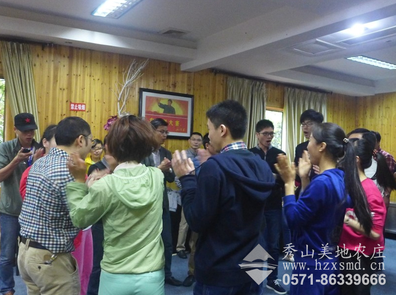 圖1:華東醫(yī)藥職工在秀山美地農(nóng)莊拓展訓(xùn)練 圖1:華東醫(yī)藥職工在秀山美地農(nóng)莊拓展訓(xùn)練