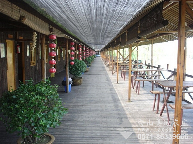 圖1:秀山美地休閑農(nóng)莊 酒店長(zhǎng)廊 圖1:秀山美地休閑農(nóng)莊 酒店長(zhǎng)廊